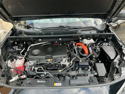 Used 2021 Toyota RAV4 LE AWD/4WD image 25