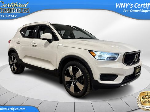 Used 2019 Volvo XC40 T5 Momentum image 3
