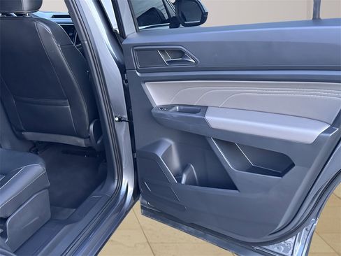 Used 2021 Volkswagen Atlas Cross Sport SEL image 32