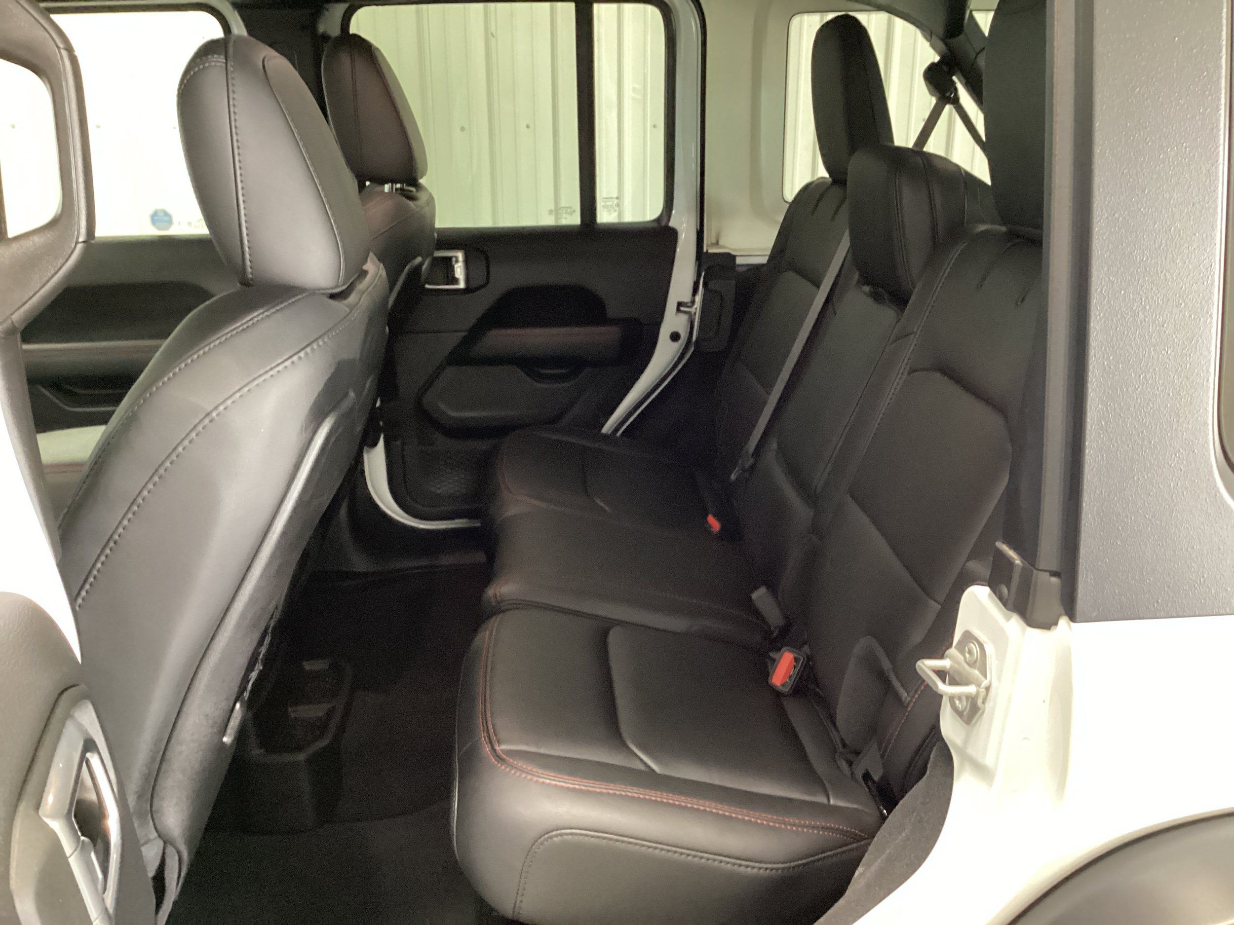 Used 2025 Jeep Wrangler Unlimited Rubicon w/ Convenience Group AWD/4WD image 29