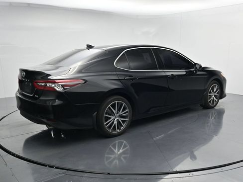 Used 2024 Toyota Camry XLE FWD image 8
