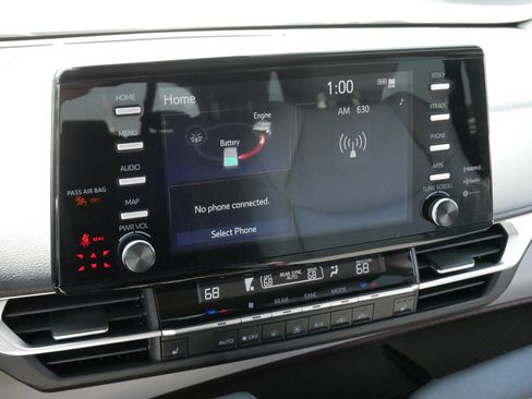 Used 2024 Toyota Sienna XLE FWD image 22