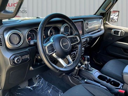 Used 2022 Jeep Wrangler Unlimited Sahara w/ Cold Weather Group AWD/4WD image 17