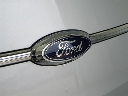 Used 2017 Ford Taurus SE image 9