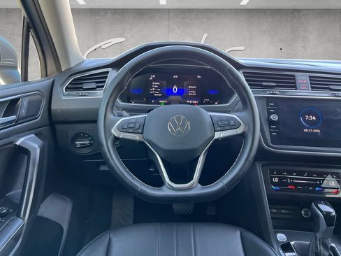 Used 2023 Volkswagen Tiguan SE FWD image 21
