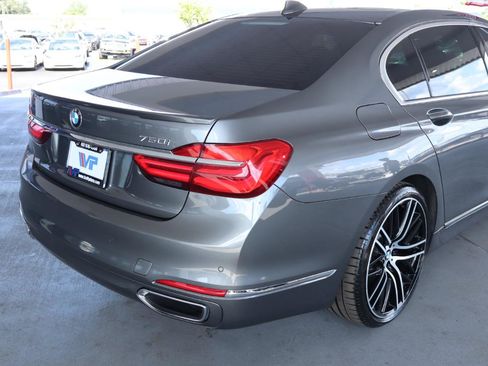 Used 2018 BMW 750i RWD image 7