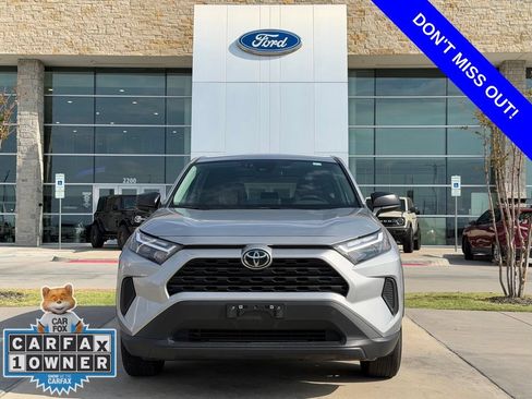 Used 2025 Toyota RAV4 LE AWD/4WD image 2