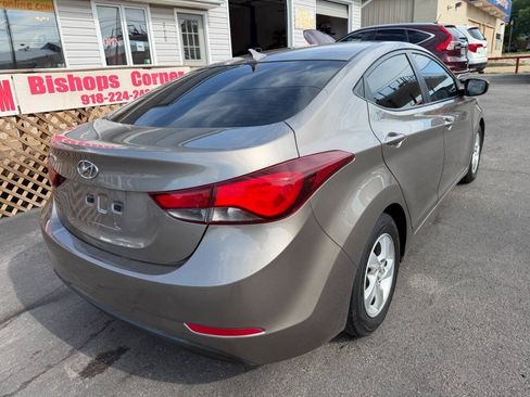 Used 2014 Hyundai Elantra SE FWD image 7