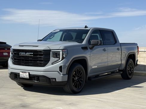 Used 2024 GMC Sierra 1500 Elevation w/ LPO, Elevation Black Package image 7