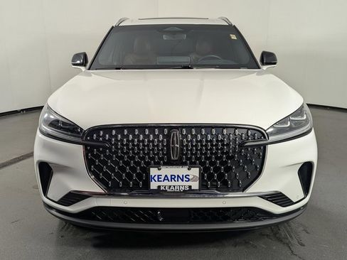 Used 2025 Lincoln Aviator Reserve w/ Equipment Group 201A image 3