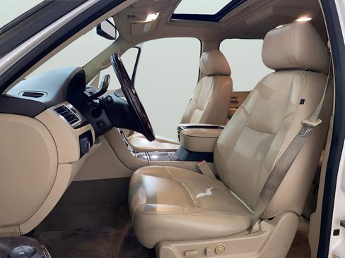 Used 2013 Cadillac Escalade Premium image 9