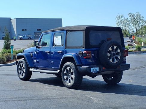 Used 2018 Jeep Wrangler Unlimited Sahara AWD/4WD image 4