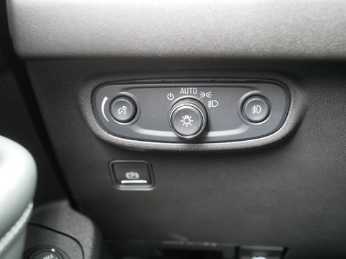 Used 2024 GMC Terrain SLT w/ Infotainment Package II image 26