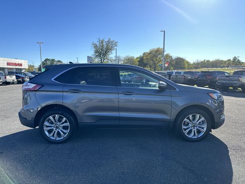 Used 2023 Ford Edge Titanium image 4