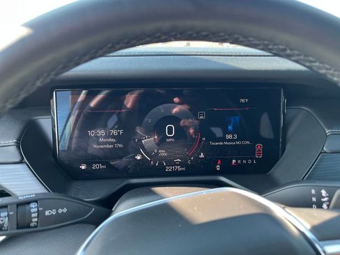 Used 2025 GMC Acadia Elevation image 22