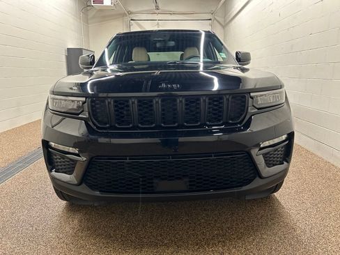Used 2024 Jeep Grand Cherokee Limited w/ Black Appearance Package AWD/4WD image 6