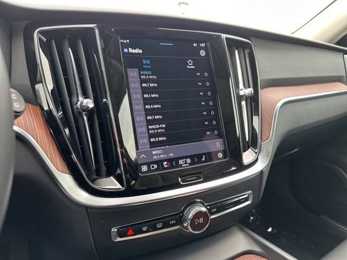 Certified 2025 Volvo V60 B5 Cross Country Plus image 22