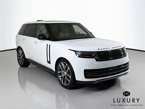 Used 2024 Land Rover Range Rover SE AWD/4WD image 3