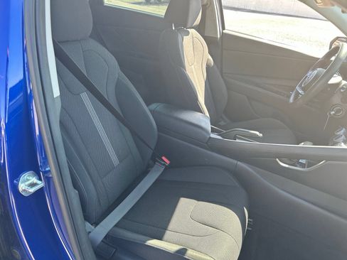 Used 2021 Hyundai Elantra SE FWD image 11