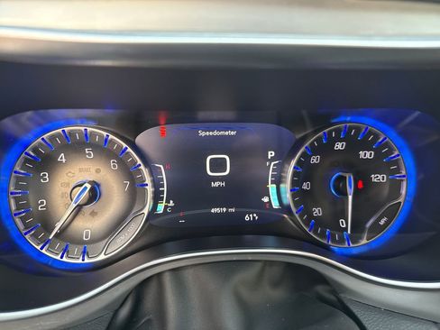 Used 2025 Chrysler Pacifica Limited FWD image 21