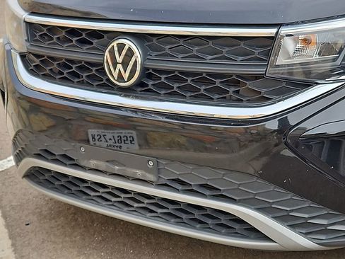 Used 2022 Volkswagen Taos SE image 4