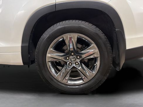 Used 2018 Toyota Highlander Limited Platinum AWD/4WD image 27