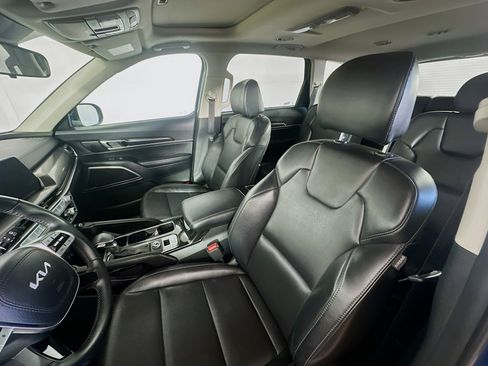 Used 2025 Kia Telluride S image 13