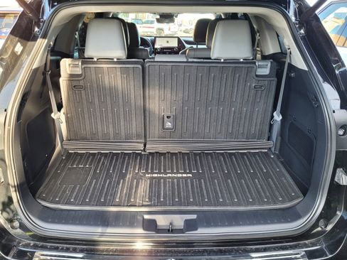 Used 2024 Toyota Highlander Platinum image 33