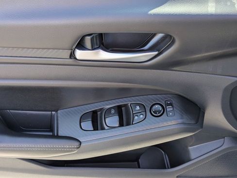 Used 2024 Nissan Altima 2.5 SV image 18