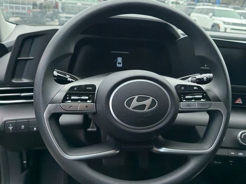 New 2025 Hyundai Elantra SE FWD image 10