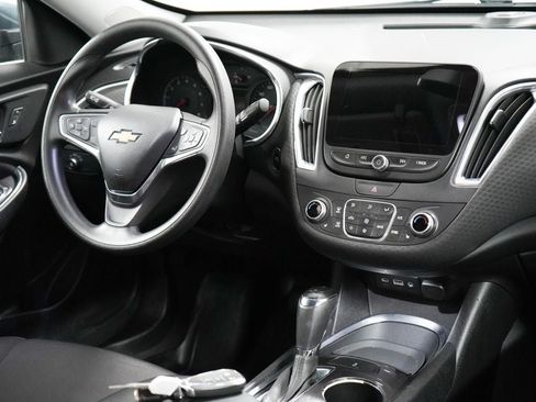 Used 2019 Chevrolet Malibu LT FWD image 13