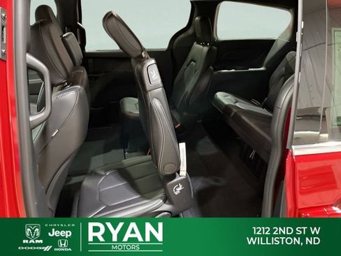 New 2026 Chrysler Pacifica Select AWD/4WD image 53
