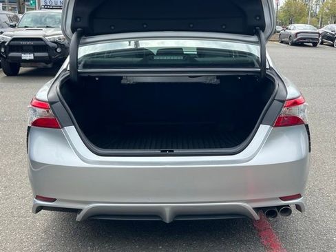 Used 2018 Toyota Camry SE w/ Moonroof Package FWD image 12