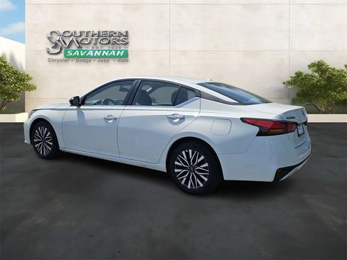 Used 2025 Nissan Altima 2.5 SV image 3