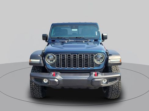 Used 2025 Jeep Gladiator Rubicon w/ Convenience Group AWD/4WD image 8