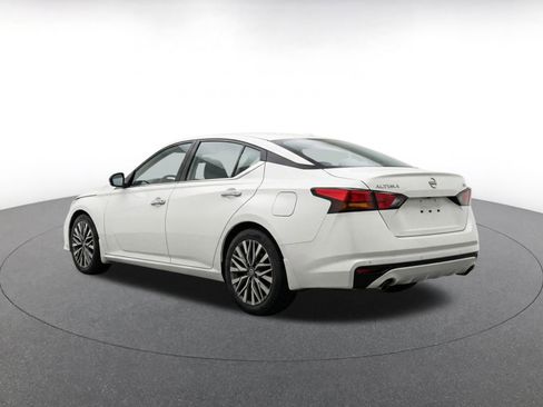 Used 2025 Nissan Altima 2.5 SV FWD image 7