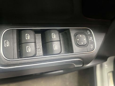 Used 2022 Mercedes-Benz GLB 250 4MATIC image 15