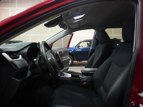 Used 2022 Toyota RAV4 LE image 5