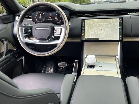 Used 2024 Land Rover Range Rover SV AWD/4WD image 15