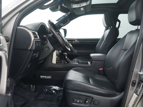 Used 2021 Lexus GX 460 Luxury w/ Accessory Package image 18