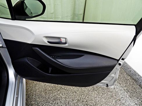 Used 2022 Toyota Corolla LE FWD image 11