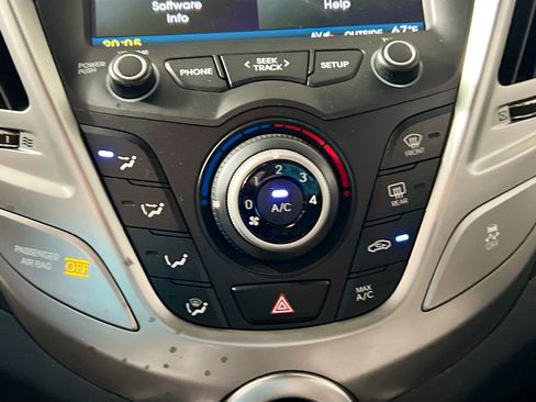 Used 2014 Hyundai Veloster image 26