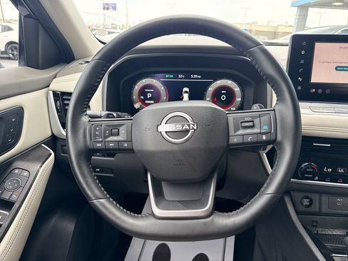 Used 2025 Nissan Rogue SL w/ SL Premium Package FWD image 17