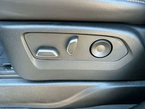 Used 2023 Cadillac Escalade ESV Premium Luxury image 12