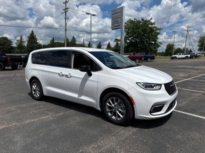 Used 2024 Chrysler Pacifica Touring-L