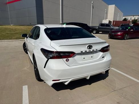 Used 2023 Toyota Camry SE w/ Convenience Package FWD image 4