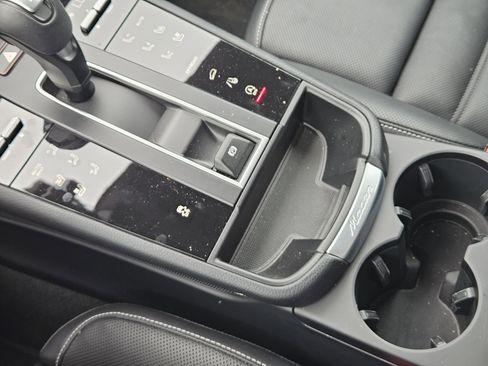 Certified 2025 Porsche Macan image 20