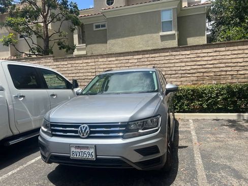 Used 2021 Volkswagen Tiguan SE FWD image 2