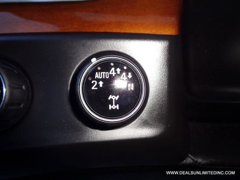 Used 2018 Cadillac Escalade Premium Luxury image 13