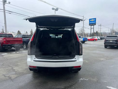 Used 2024 Cadillac Escalade Sport Platinum w/ LPO, ONYX Package image 43